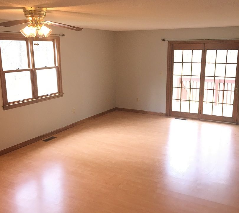 212 Oldefield Farms, Enfield, CT 06082 Zillow