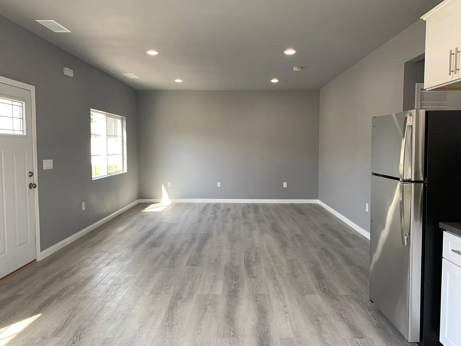 2 bed, 1000 sqft, $3,200 — Photo 3