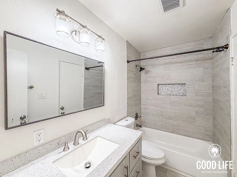 3BD/1BA Home in Lakeside with In-Unit Laundry & Built-In Closets — Photo 7