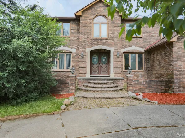810 Box Canyon Ct, Rochester Hills, MI 48309