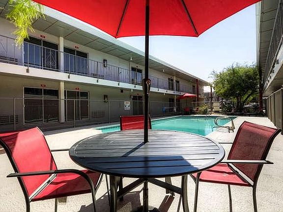 2nd image of 935 Cottage Grove Ave APT 63