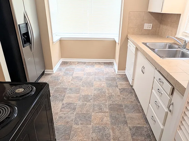 1215 S Willow Ave — Photo 8