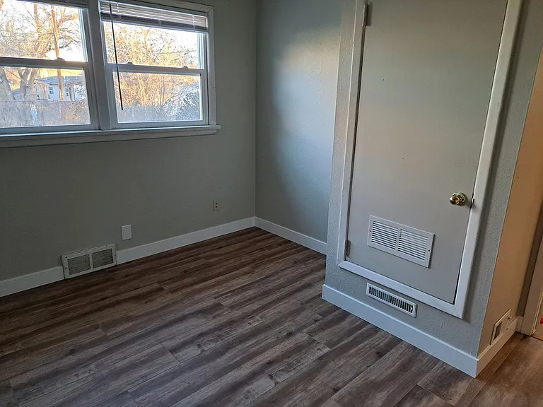 815 Avenue C — Photo 6