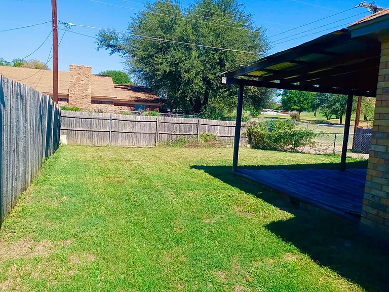 2303 Markland St — Photo 40