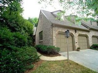 22 Lands End Dr, Greensboro, NC 27408