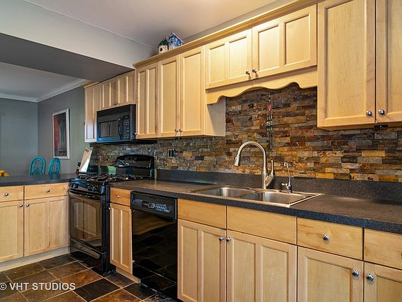 4th image of 3S163 Birchwood Dr