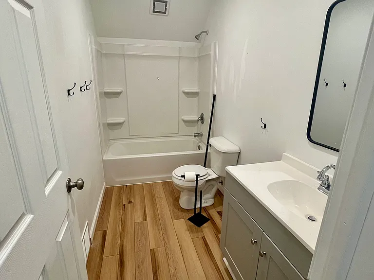 Upstairs full bath