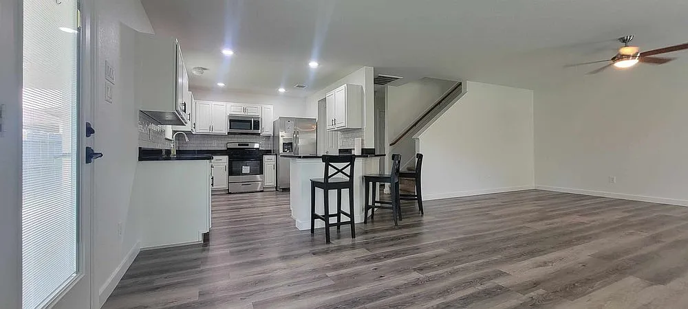 3 bed, 2.5 bath, 1952 sqft, $2,050 — Photo 4