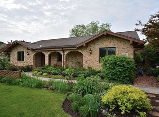 8835 W Bennington Ct, Mequon, WI 53097