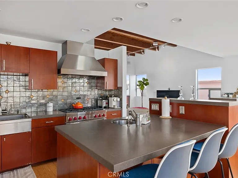 701 Loma Dr — Photo 17