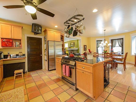 Wonderful Maple Kitchen