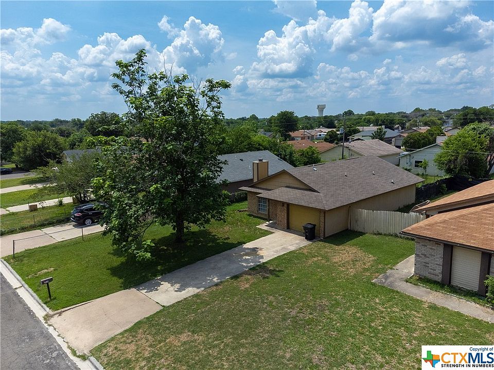 1st image of 2210 Carousel Dr
