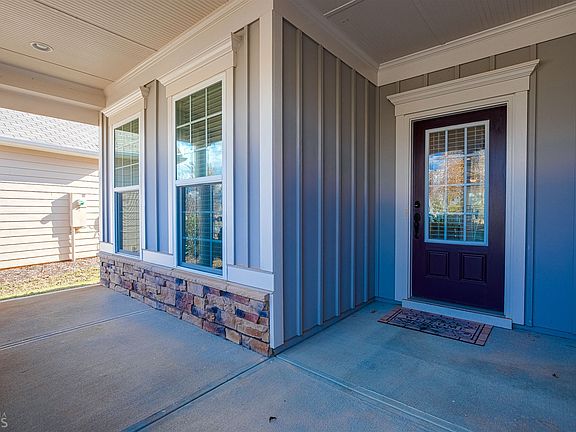 5th image of 400 Larch Looper Dr