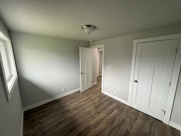 301 S Columbus Ave — Photo 9