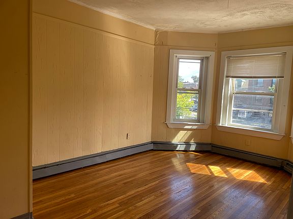 4th image of 286 Chestnut St APT 3
