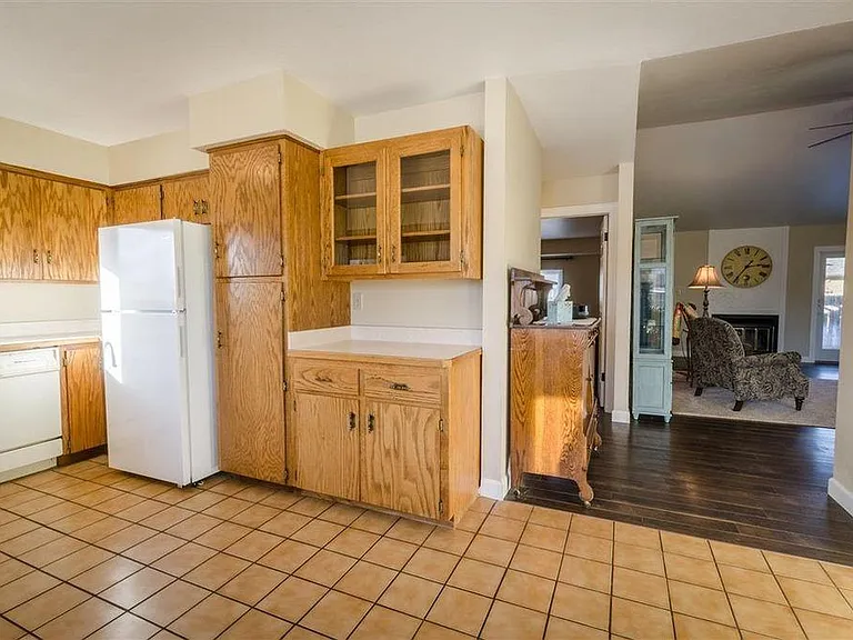 2121 Carrington Ct — Photo 7