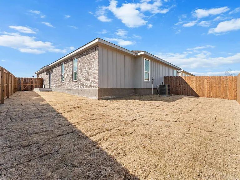 1114 Zora Dr #B — Photo 15