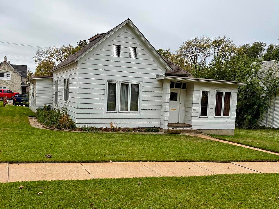 1st image of 916 7th St