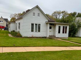 916 7th St, Fairbury, NE 68352