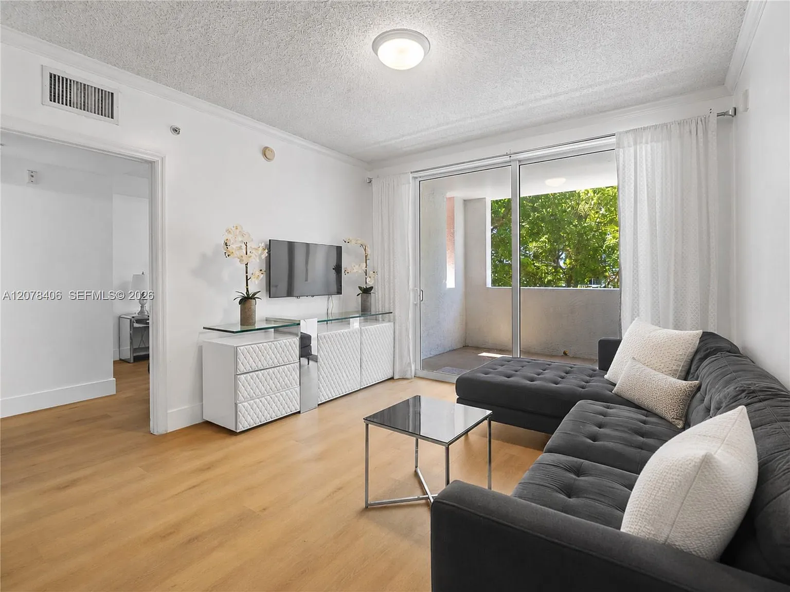 Porto Bellagio Condo — Photo 1