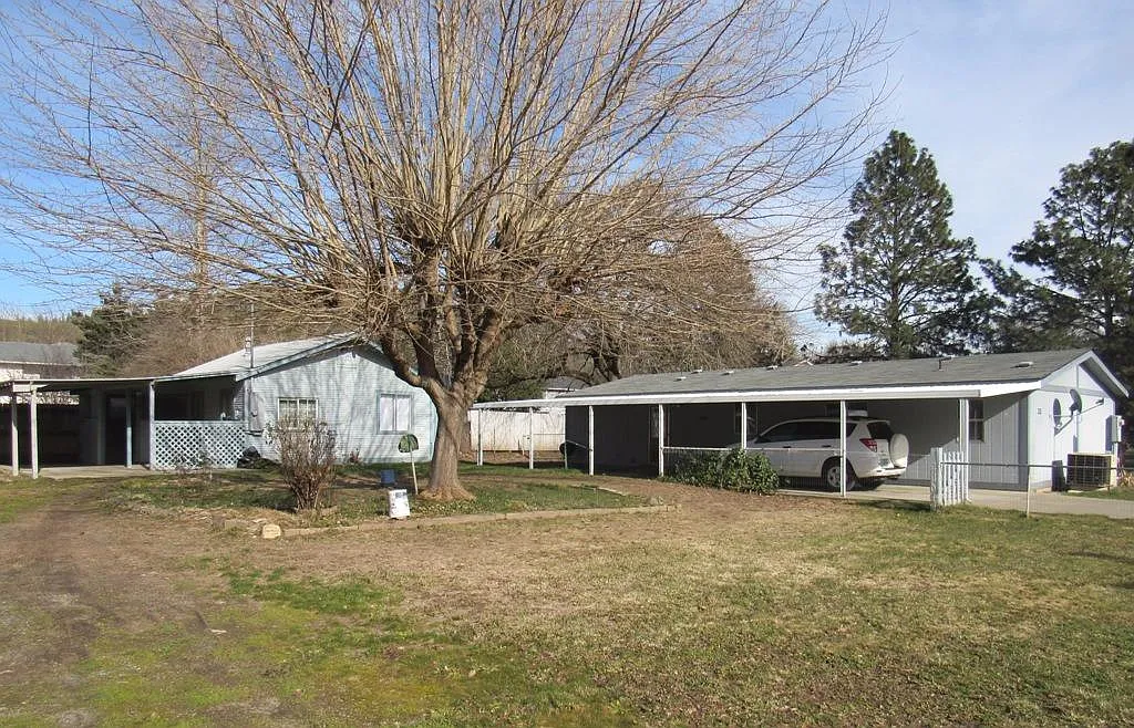 315 1st St photo 1