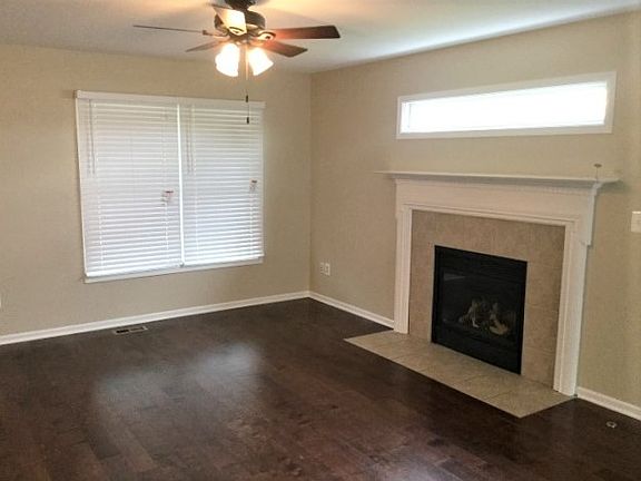 3rd image of 462 Sycamore Creek St