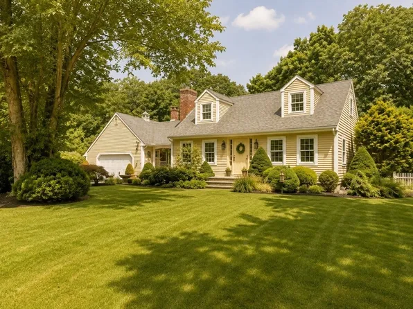 100 D Dr, Westport, MA 02790
