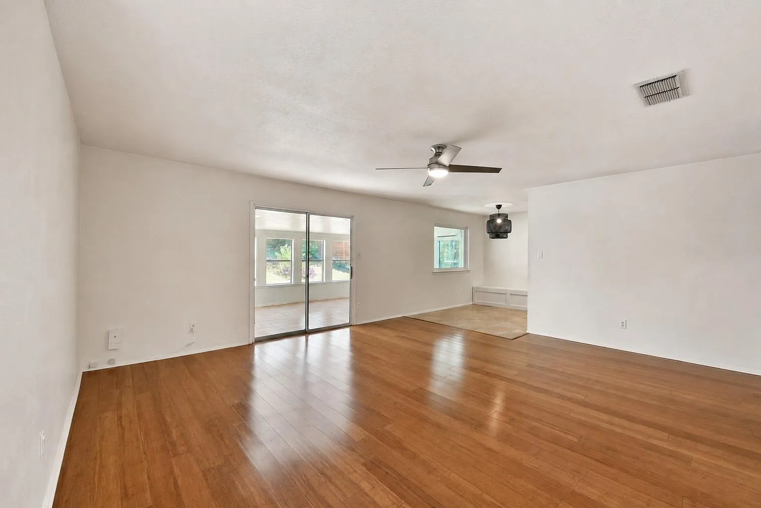 3 bed, 2.0 bath, 1394 sqft, $1,850 — Photo 4