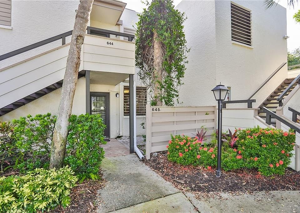 1st image of 645 Woodlawn Dr #645