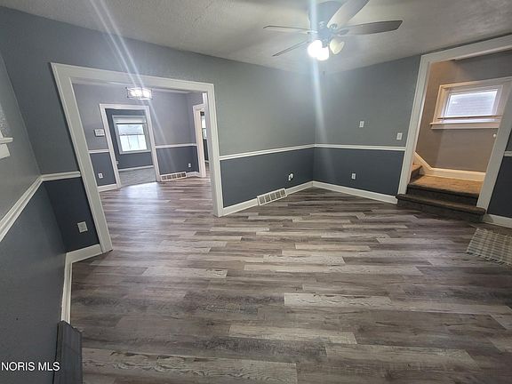 3rd image of 2075 Hurd St