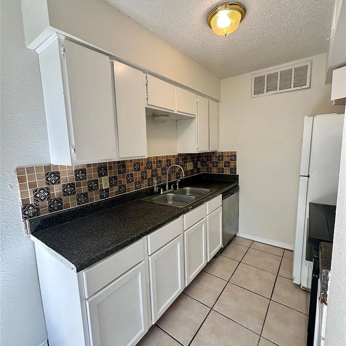 1 bed, 1.0 bath, 450 sqft, $950 — Photo 4