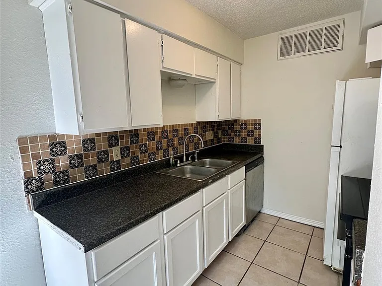 4322 Gillis St #204 — Photo 4