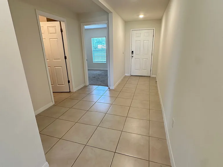 2213 NE 33rd St — Photo 31