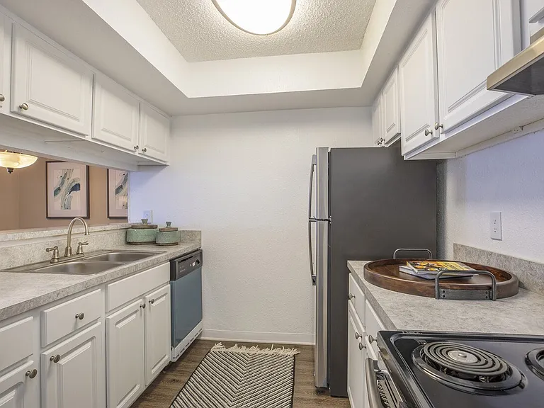 Reserve at Lakeland Apartment Homes — Photo 7