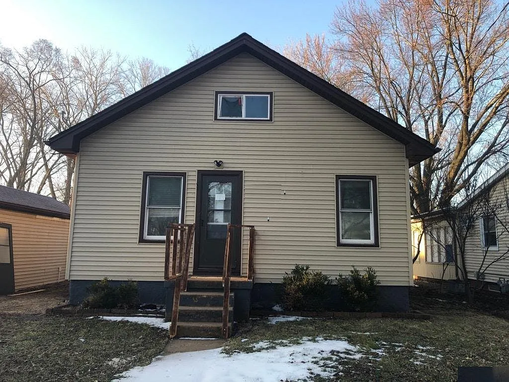 513 W Wellington St photo 1