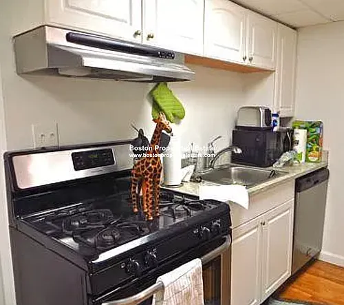 32 Irving St Photo 1