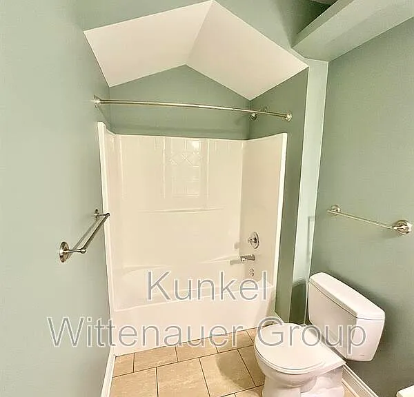 409 W Washington St #G — Photo 12