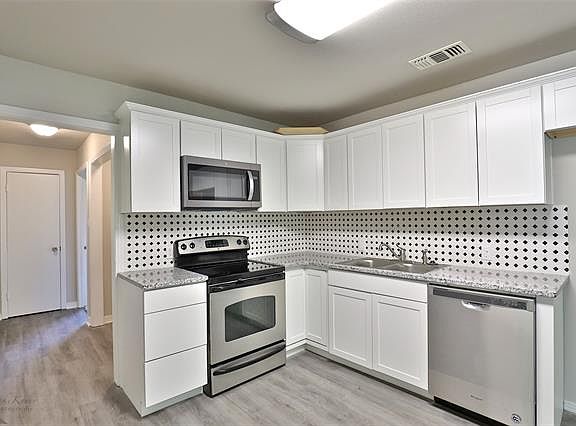 5th image of 2041 Sayles Blvd