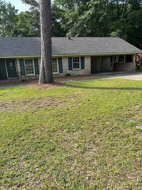 4 bed, 2.0 bath, 2141 sqft, $1,700 — Photo 2