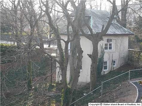 3rd image of 111 Howard Ave