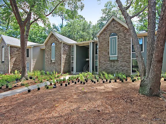 3rd image of 1869 Montclair Dr Unit A