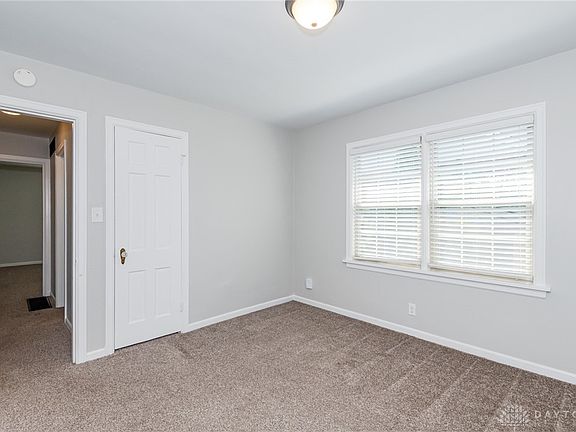 5th image of 1014 Gainsborough Rd