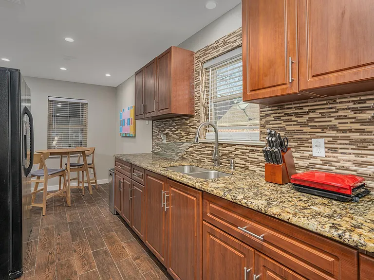7809 Claremont Dr — Photo 13