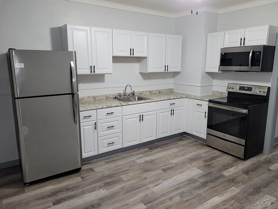 1st image of 473 N Main St