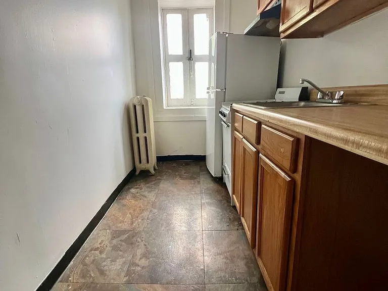 Clifton Ave 1001 — Photo 4