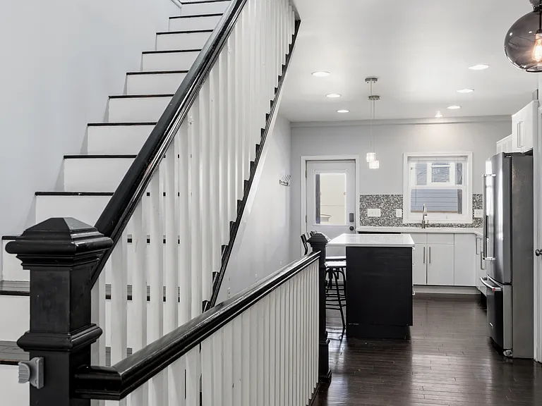 412 S East Ave — Photo 16