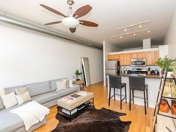 2nd image of 950 W Leland Ave #5O3