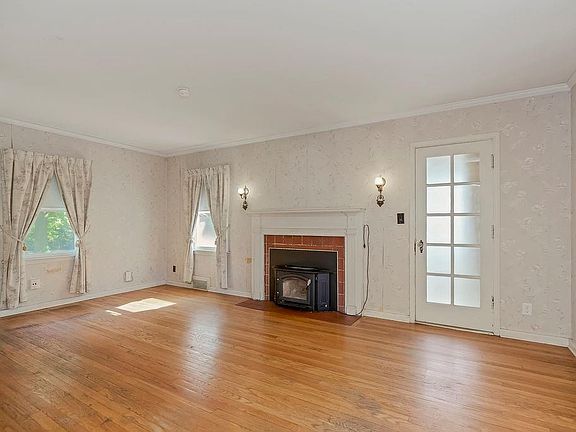 4th image of 3214 NE Vivion Rd
