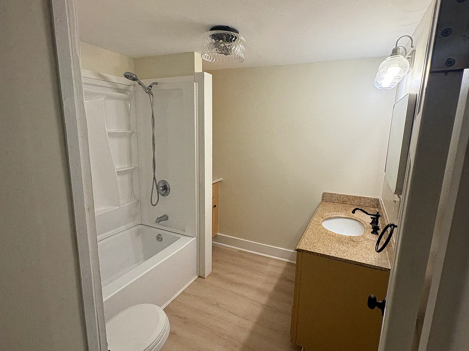 2 bed, 1000 sqft, $2,500 — Photo 3