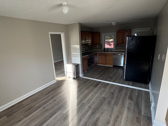 3rd image of 1921 Hollinshed Ave